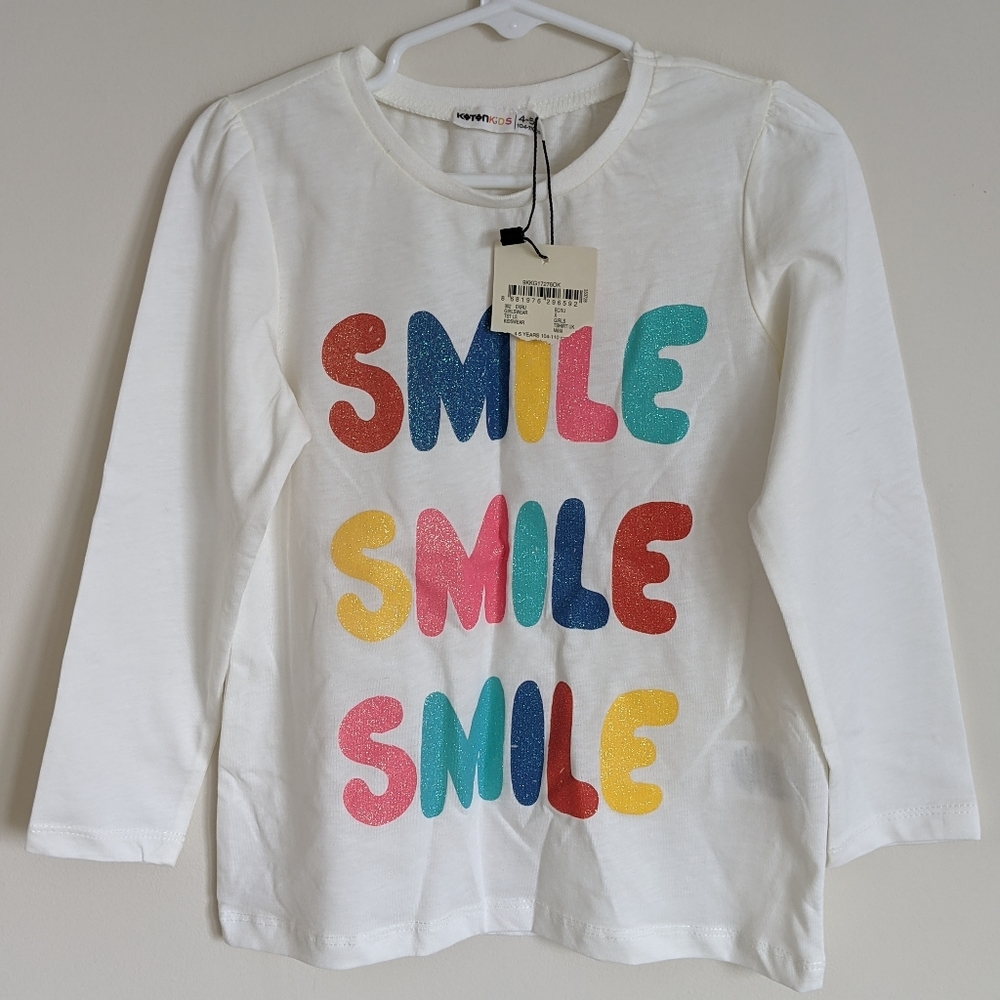 Long sleeved, girls shirt with sparkly decoration